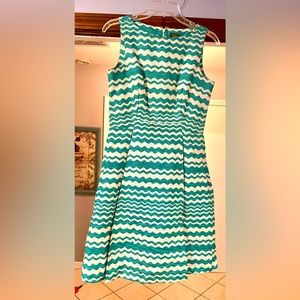 Taylor Dress. Worn once. Emerald green and cream. Size 2